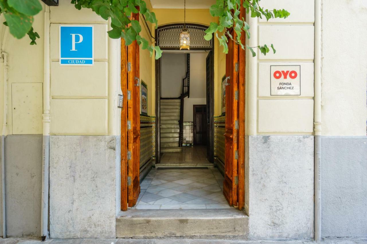 Oyo Fonda Sanchez Hotel Гранада Екстериор снимка