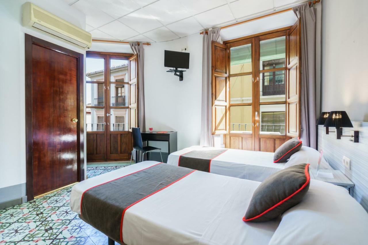 Oyo Fonda Sanchez Hotel Гранада Екстериор снимка
