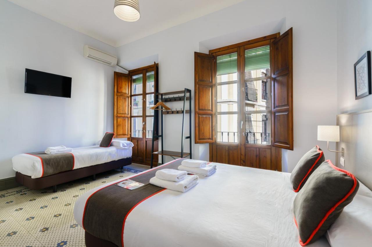 Oyo Fonda Sanchez Hotel Гранада Екстериор снимка