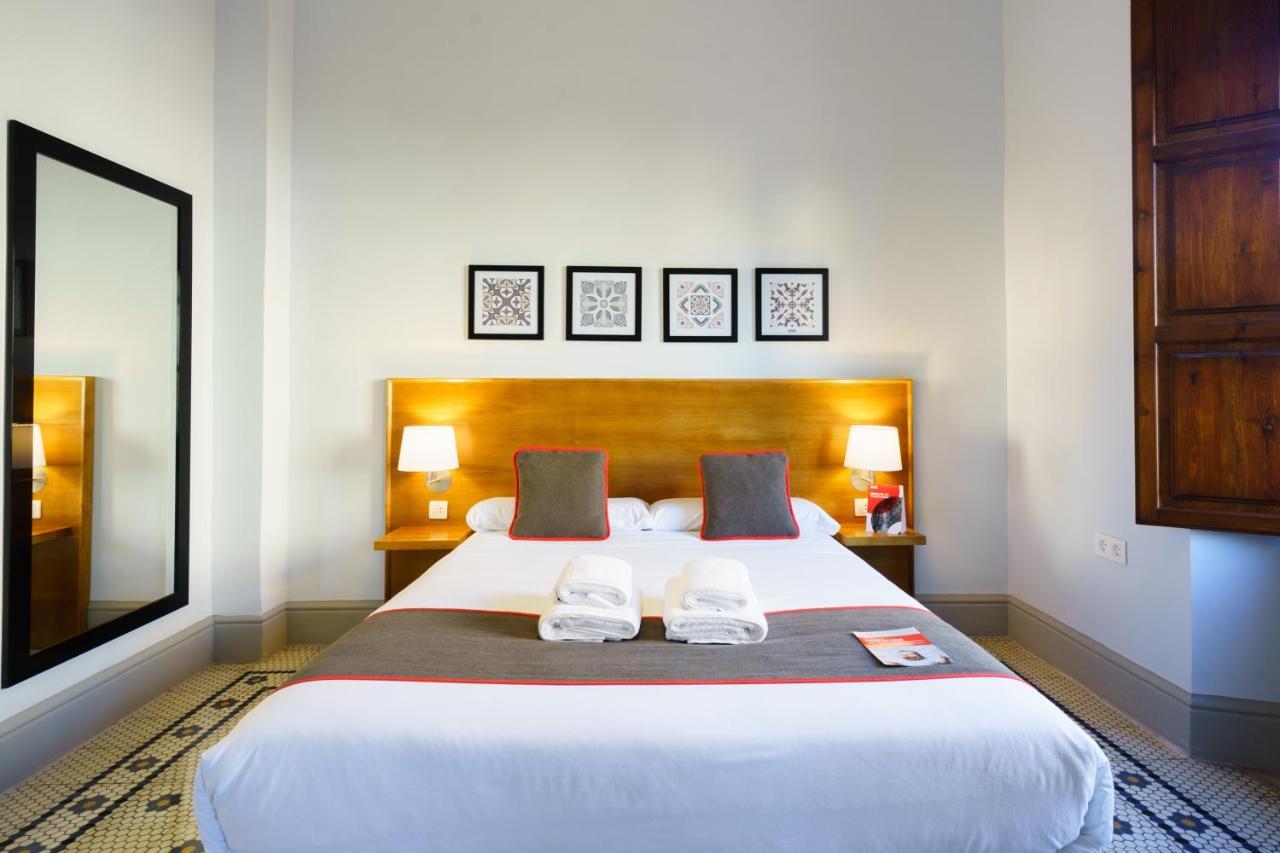 Oyo Fonda Sanchez Hotel Гранада Екстериор снимка
