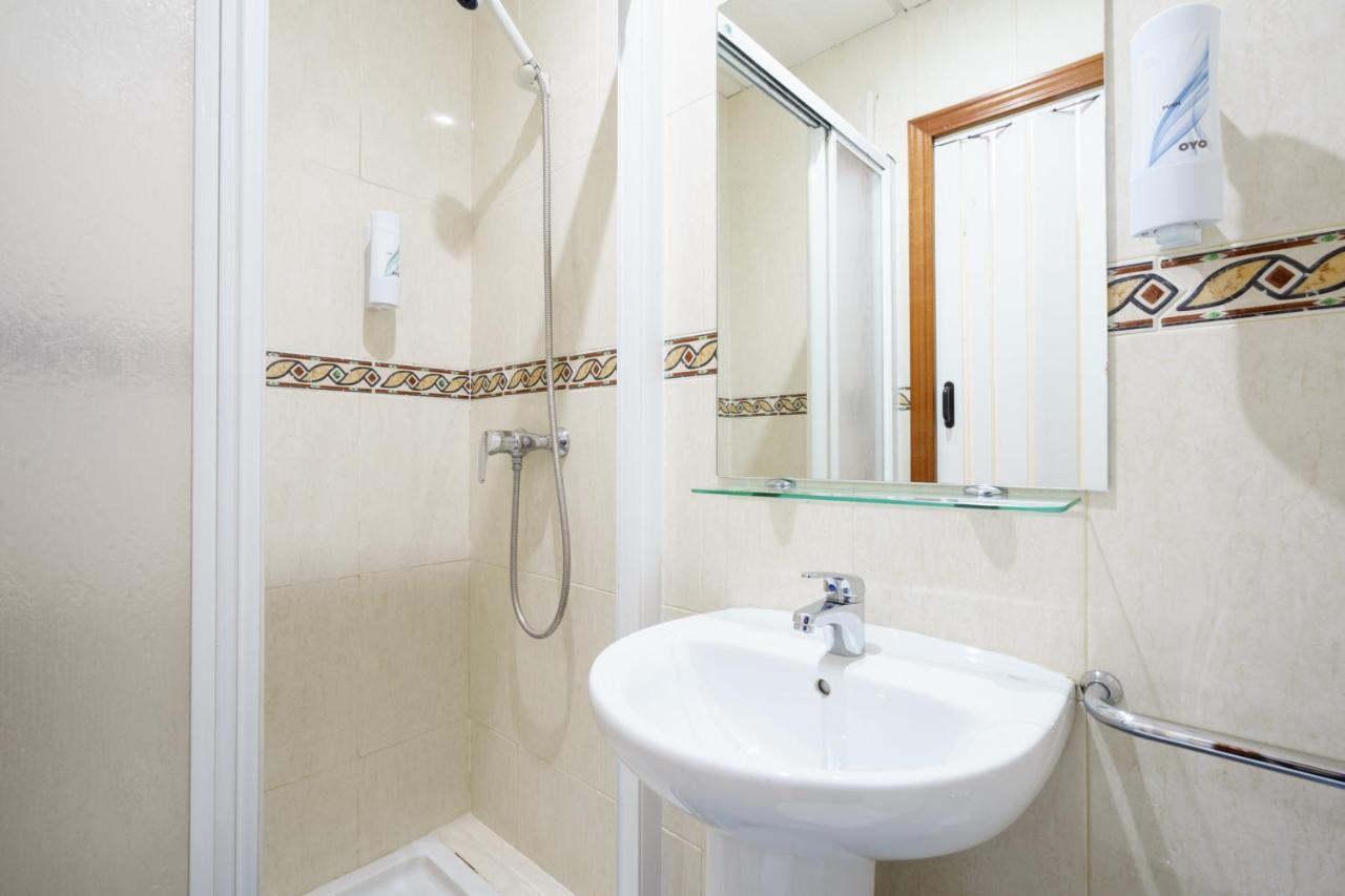 Oyo Fonda Sanchez Hotel Гранада Екстериор снимка
