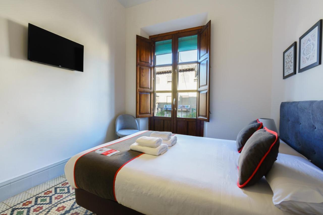 Oyo Fonda Sanchez Hotel Гранада Екстериор снимка