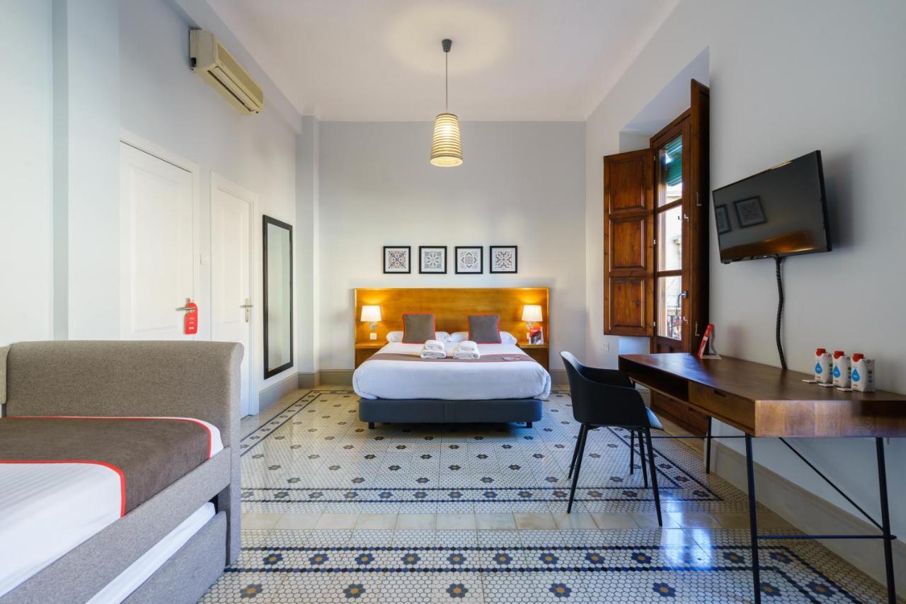 Oyo Fonda Sanchez Hotel Гранада Екстериор снимка