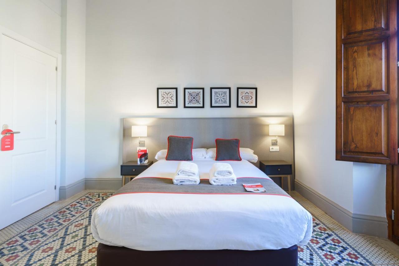 Oyo Fonda Sanchez Hotel Гранада Екстериор снимка